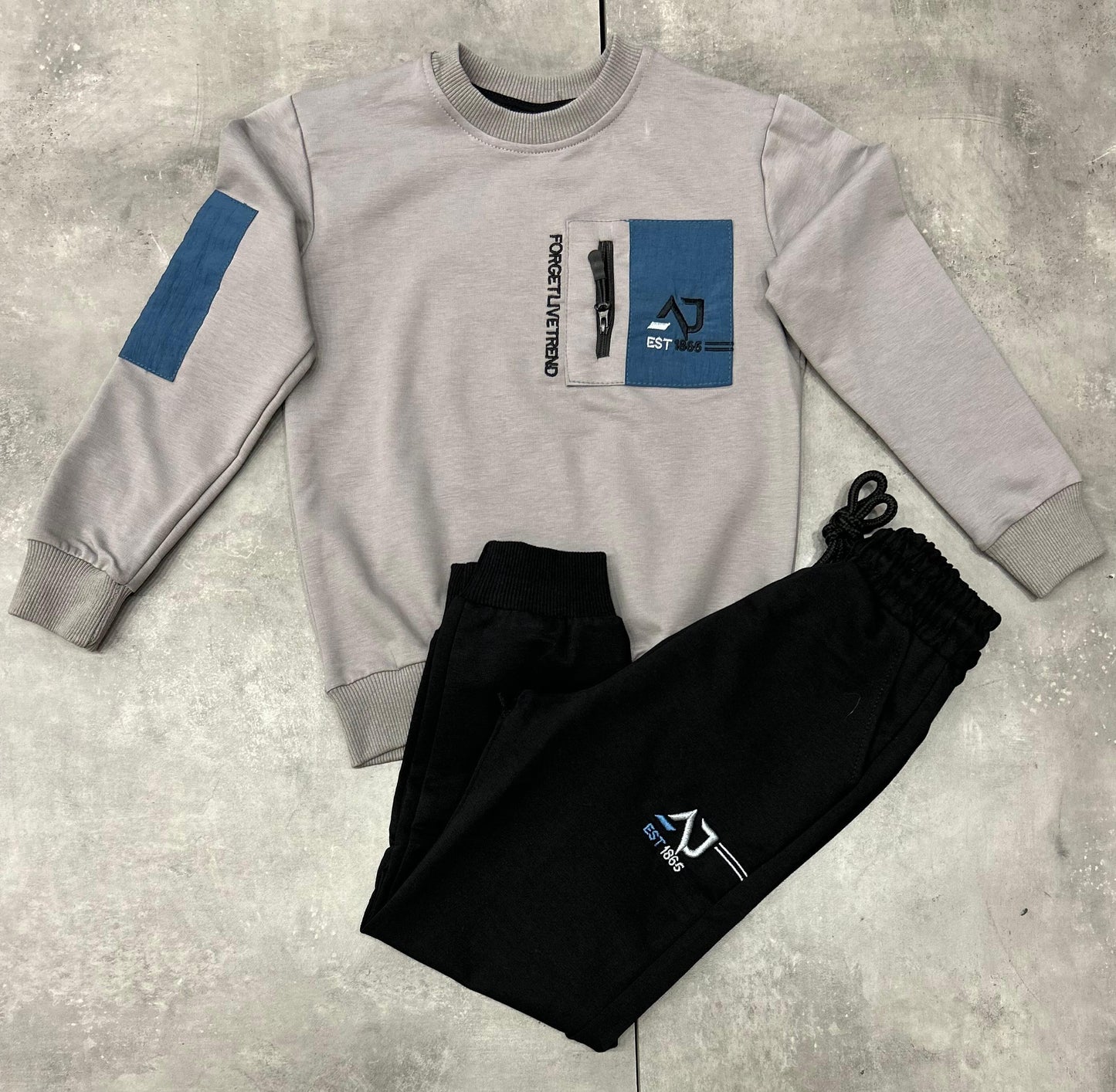 13271 Side Pocket boys suit 7-10y