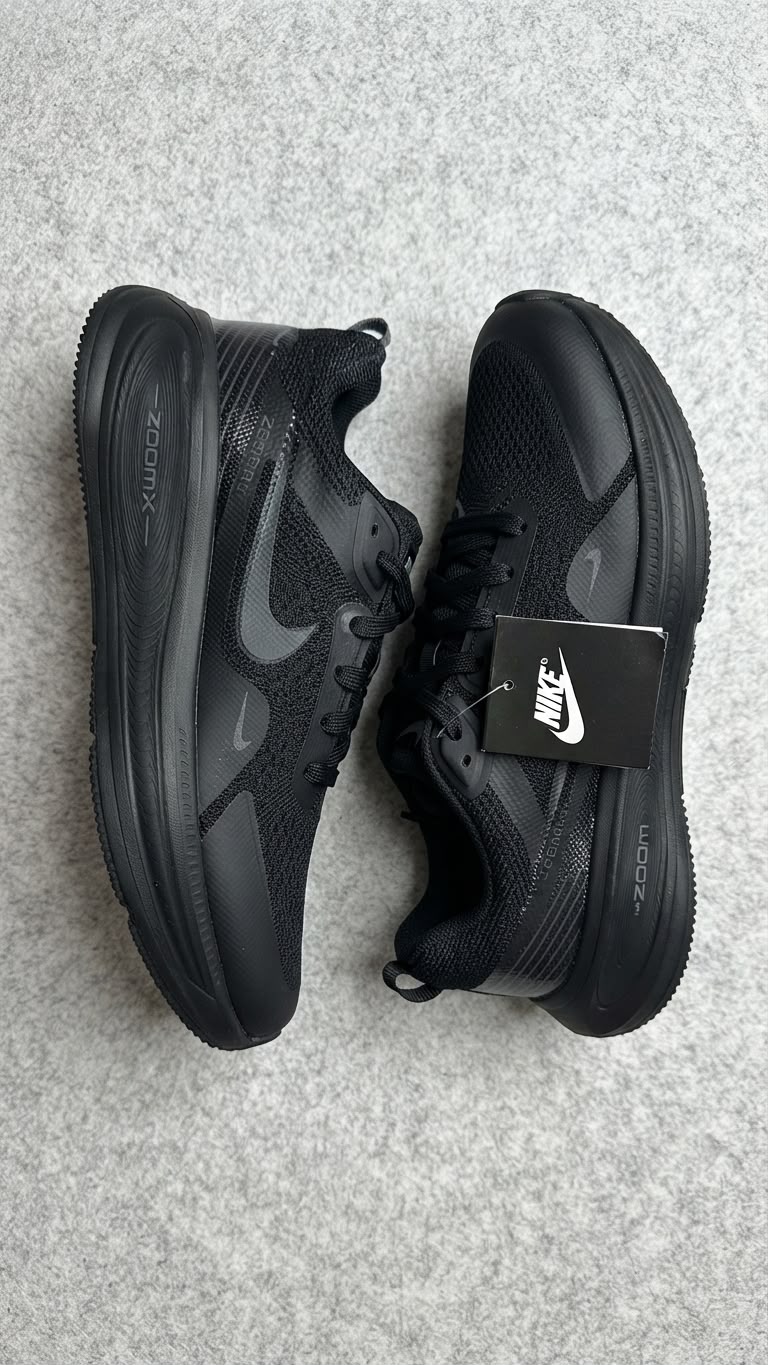 912G Nike Vomero 18 ZoomX