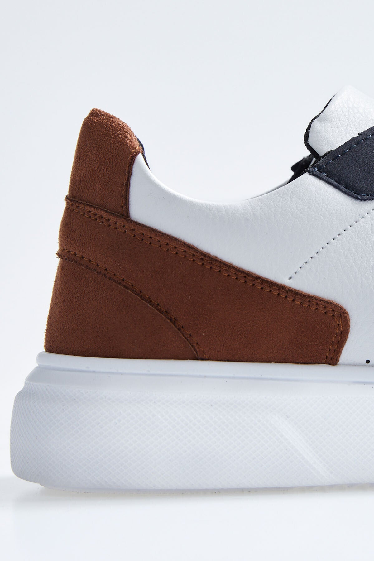 Laced Men's Sports Shoes with Faux Leather Detail 89109