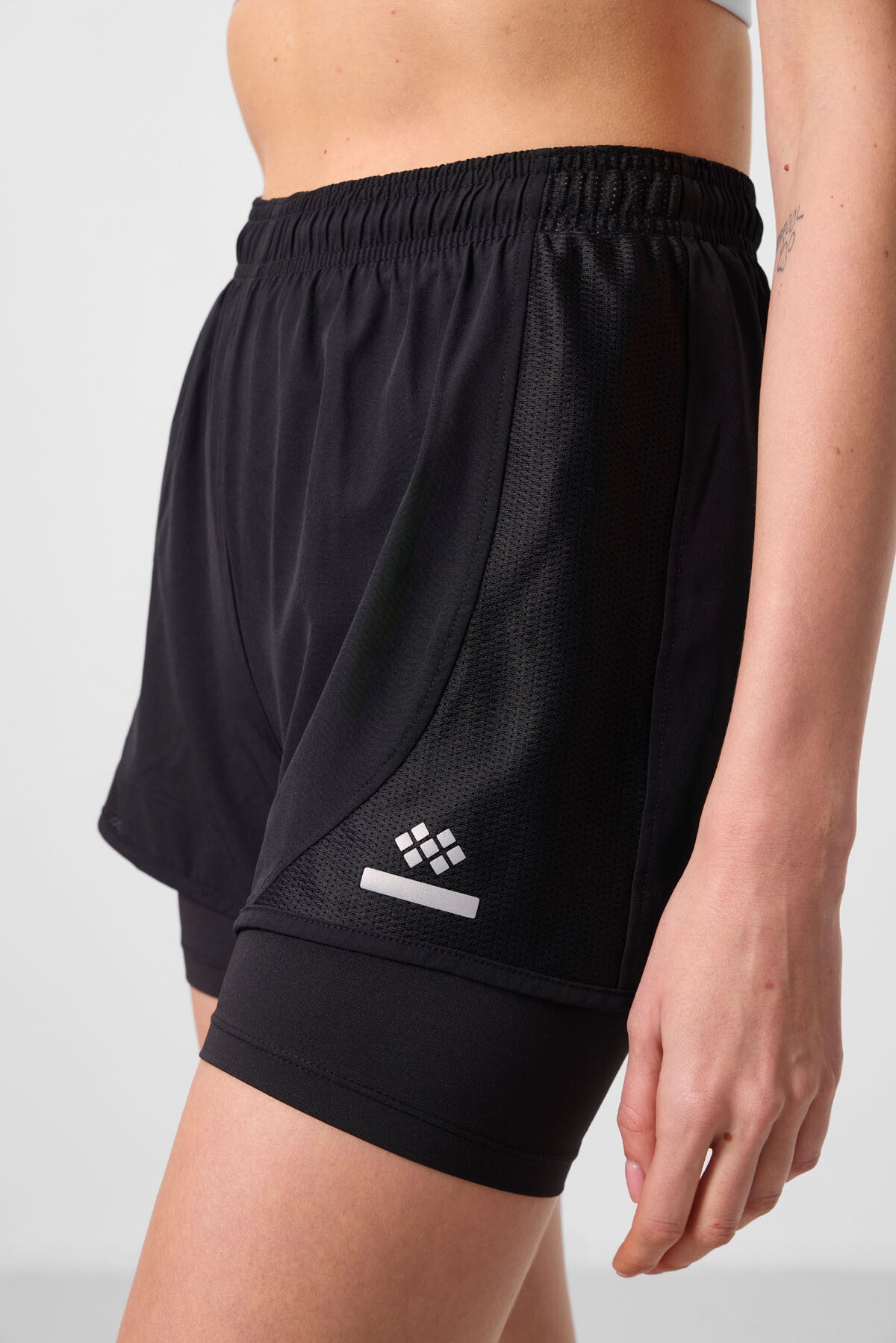 91015 SHORTS WITH HIDDEN POCKET ZIPPER & LEGG