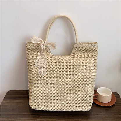 1129 Straw bag decorated with a butterfly knot