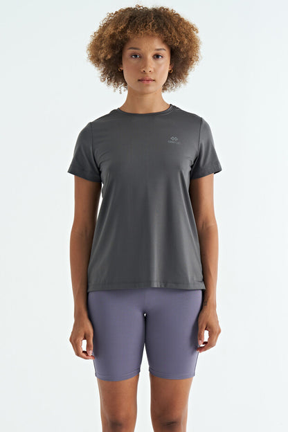 97267 Back Slit Detail Crew Neck Short Sleeve Standard Fit Women's t-shirt
