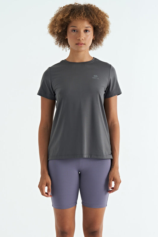 97267 Back Slit Detail Crew Neck Short Sleeve Standard Fit Women's t-shirt