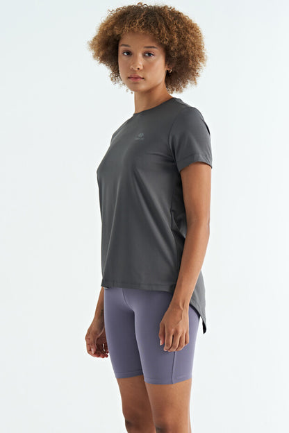97267 Back Slit Detail Crew Neck Short Sleeve Standard Fit Women's t-shirt