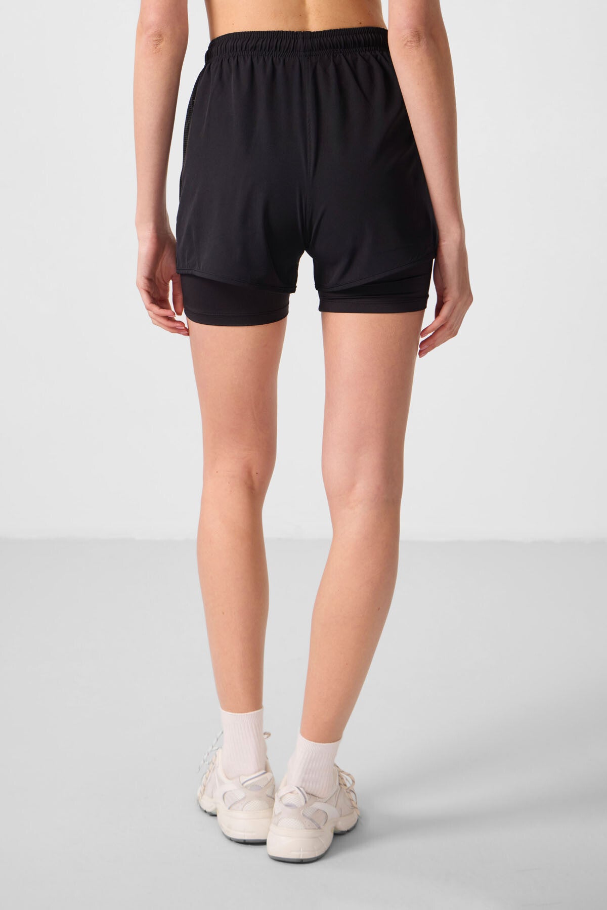 91015 SHORTS WITH HIDDEN POCKET ZIPPER & LEGG