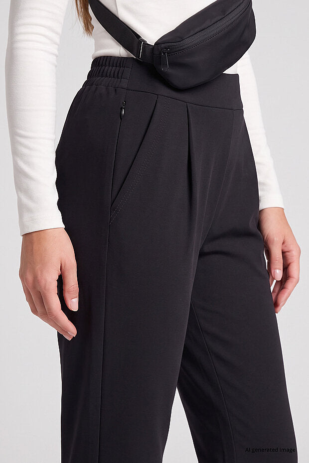 94687 Wmn's Sweatpants with Hidden Pocket Details and Relaxed Fit