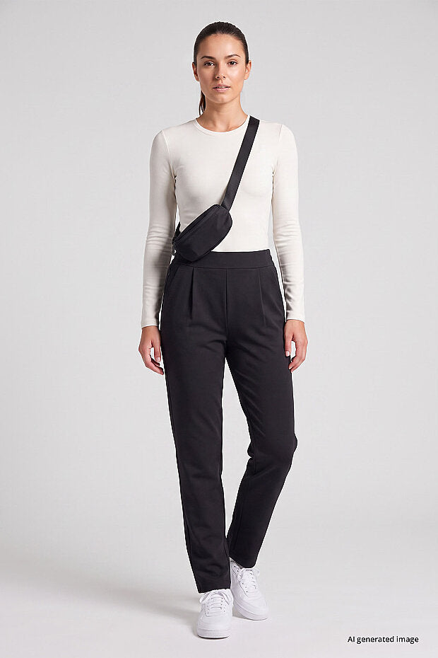 94687 Wmn's Sweatpants with Hidden Pocket Details and Relaxed Fit
